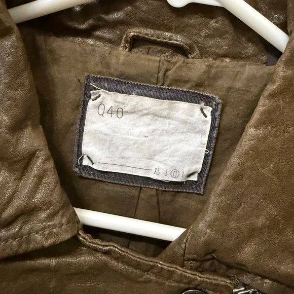 Q40 leather biker crinkle motorcycle jacket ; size M; perfect condition. - Picture 3 of 3